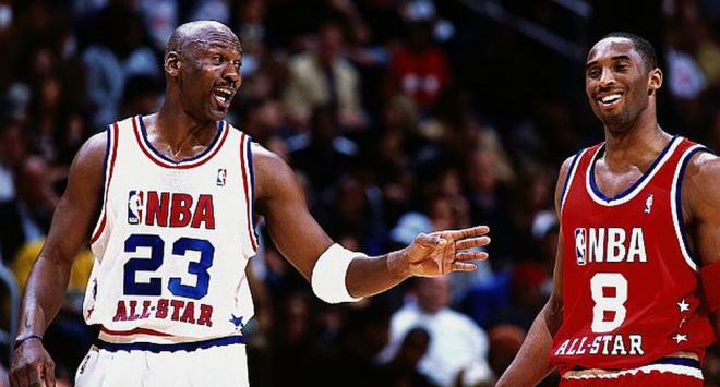 Michael Jordan y Kobe Bryant en un All-Star de la NBA.