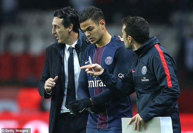 Hatem Ben Arfa, en su etapa del PSG, con Unai Emeery y su segundo entrenador (Foto: GettyImages).