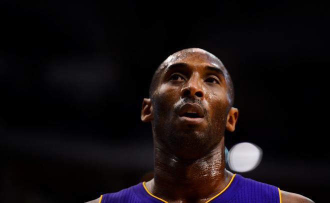 Kobe Bryant, en un partido con los Lakers (Foto: EFE).