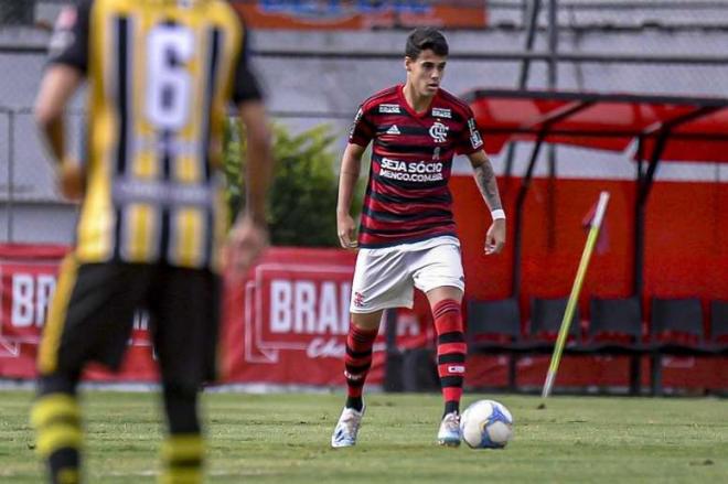 Lucas Freitas, en un partido con la camiseta del Flamengo (Foto: Marcelo Cortes).