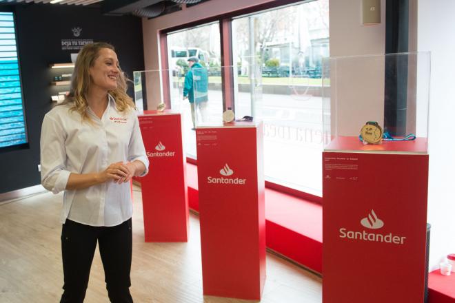 Mireia Belmonte, durante el acto con Santander (Foto: Joaquín Corchero).