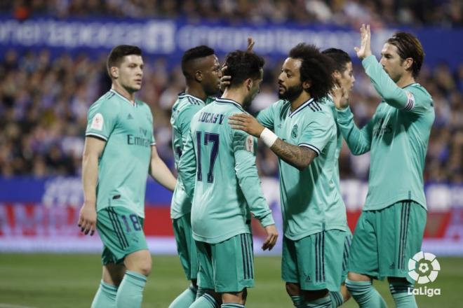 Los jugadores del Real Madrid celebran el segundo gol en Zaragoza (Foto: LaLiga).