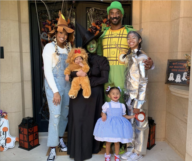 Kobe Bryant, con su mujer y sus cuatro hijas (Foto: Instagram).