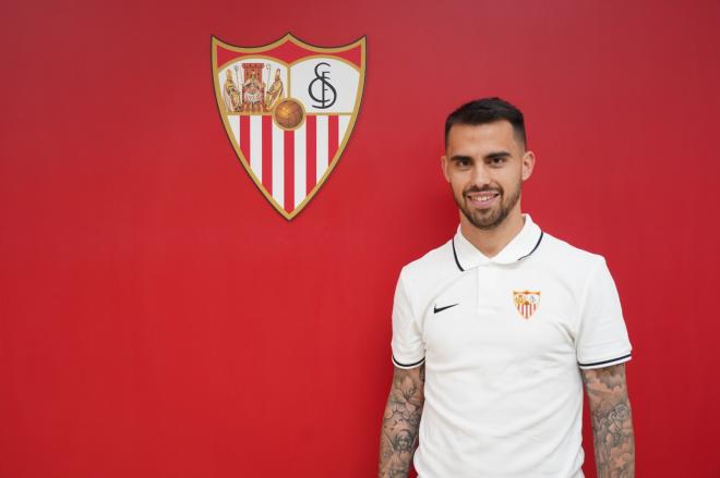 Suso, tras convertirse en nuevo jugador del Sevilla (Foto: SFC).