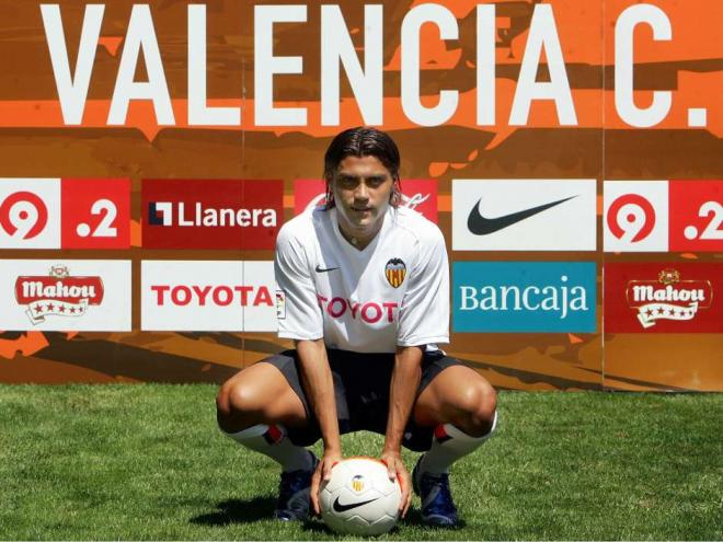 Tavano el día de su presentación con el Valencia CF (Foto: Ciberche)