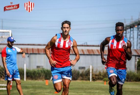 Cecchini, entrenando con Unión Santa Fe (Foto: Unión Santa Fe).