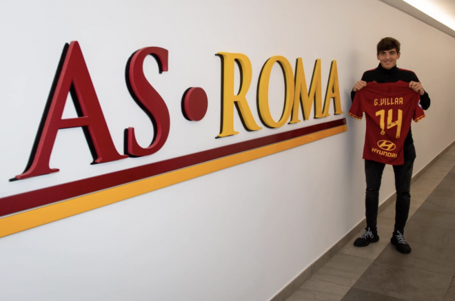 Gonzalo Villar posando con la camiseta de su nuevo equipo, el AS Roma (Foto: AS Roma)