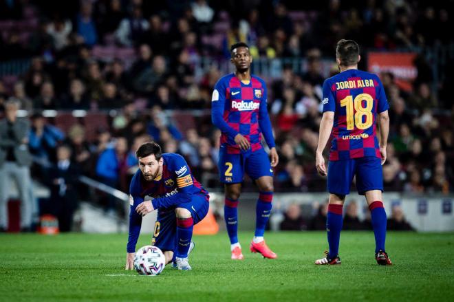Messi, dando órdenes a sus compañeros (Foto: FCB).