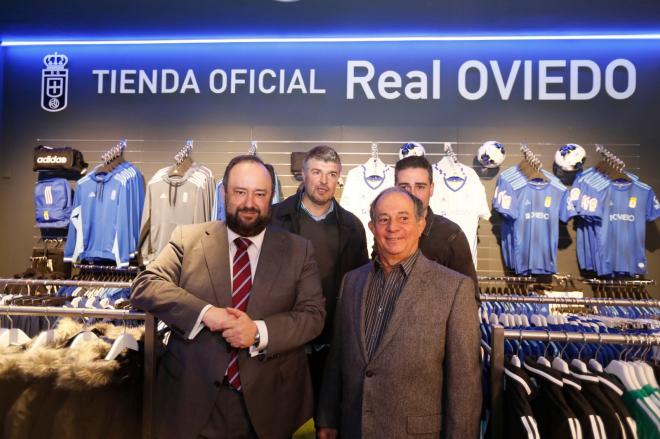 Menéndez Vallina, en la inauguración de la nueva tienda del Real Oviedo (Foto: ROV).
