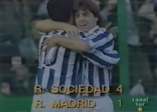 Alkiza celebra el primero de sus tres goles en el Real Sociedad 4-1 Real Madrid.