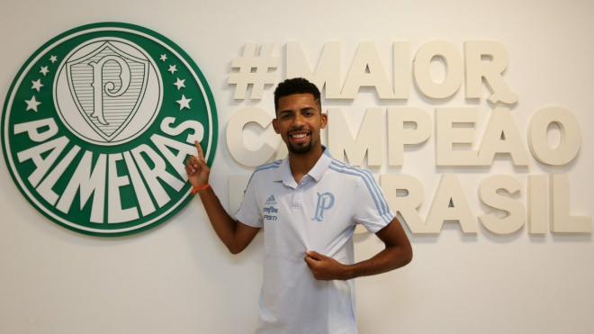 Matheus Fernandes, en sus primeros imágenes cuando firmó por la SE Palmeiras.