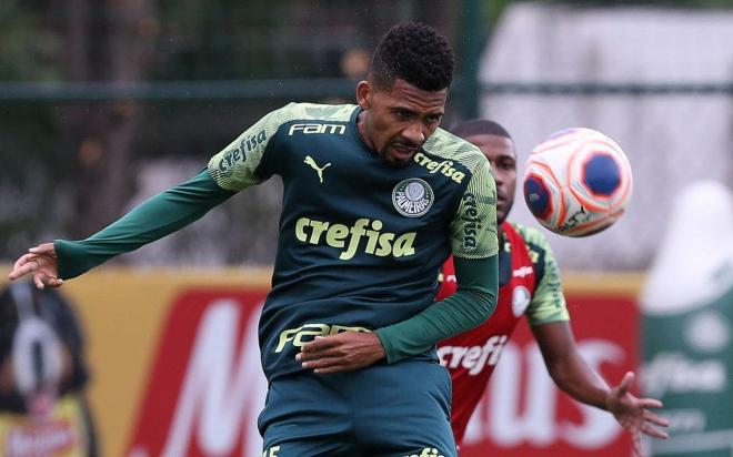 Matheus Fernandes, en un partido con el Palmeiras.