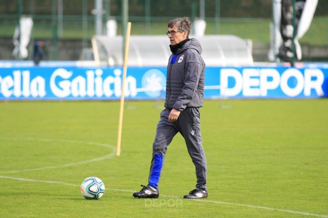 Fernando Vázquez en la Ciudad Deportiva de Abegondo (Foto:RCD)