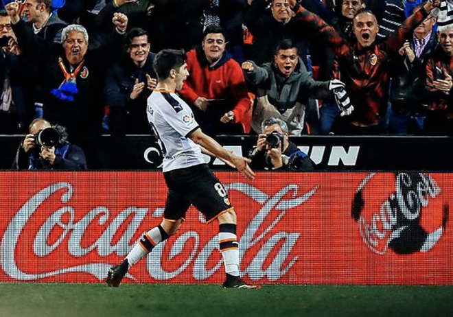 Carlos Soler celebra su gol ante el Celta (Foto: Lázaro de la Peña / VCF)