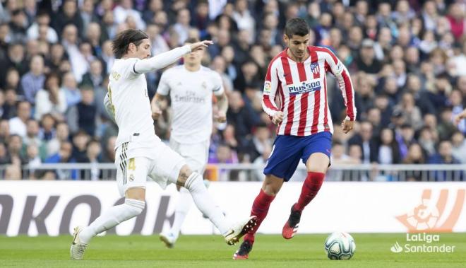 Morata y Sergio Ramos, en una jugada del derbi madrileño (Foto: LaLiga).