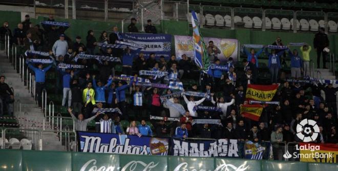 Aficionados malaguistas en el Elche-Málaga.