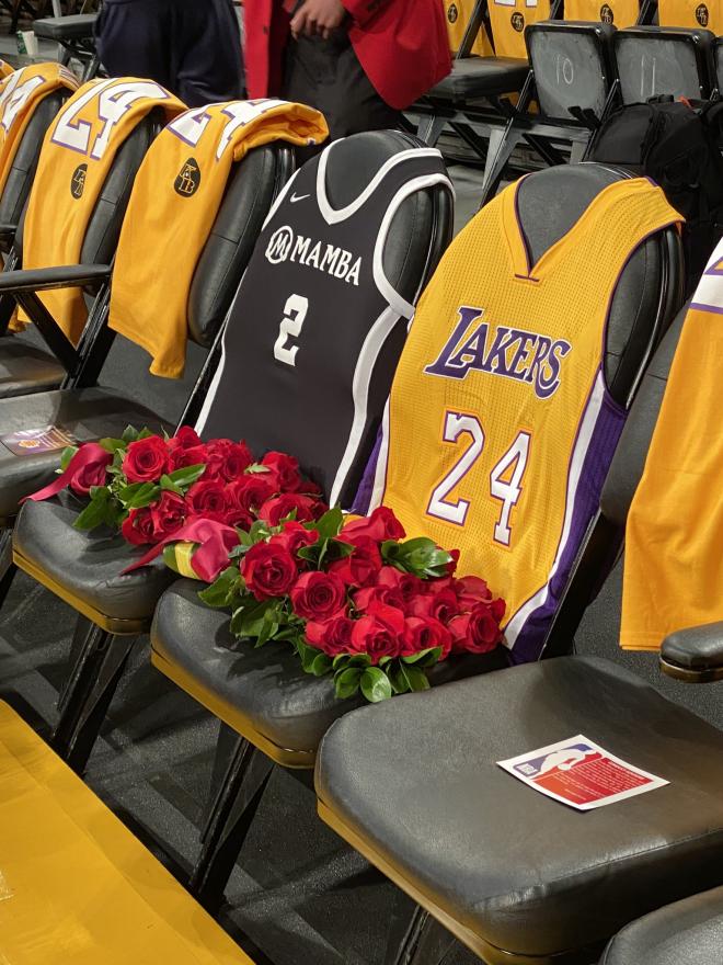 Homenaje de los Lakers a Kobe Bryant y a su hija Gianna en el Staples Center.