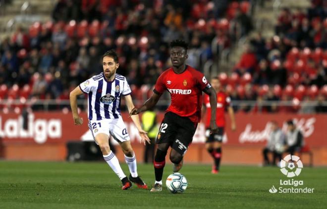 Míchel Herrero y Baba, en un lance del Mallorca-Valladolid (Foto: LaLiga).