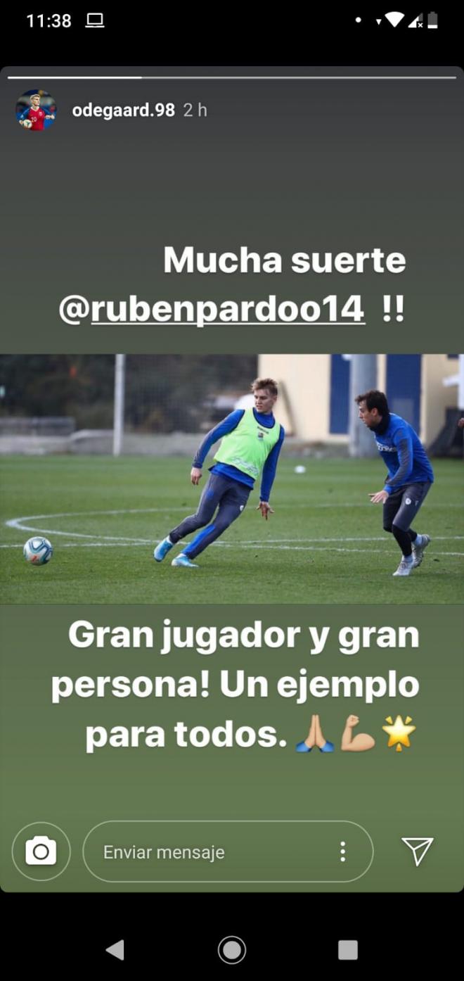 Odegaard se despide de Rubén Pardo.