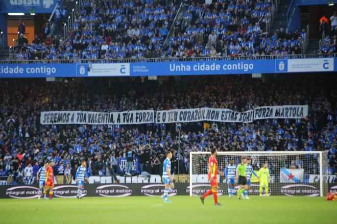 Pancarta de la afición del Dépor en apoyo a Martola (Foto: Iris Miquel).