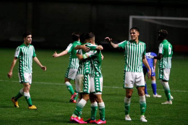 Los jugadores del Betis Deportivo celebran un gol contra el Xerez (foto: RBB).