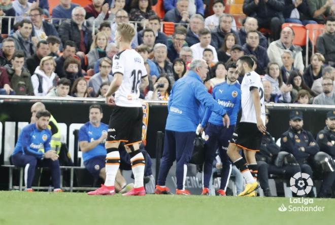 Garay se retira lesionado en el Valencia-Celta (Foto: LaLiga)