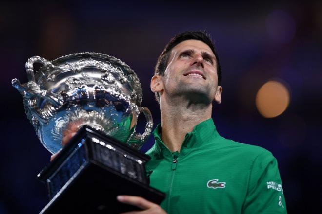 Djokovic celebra la conquista del Open de Australia.