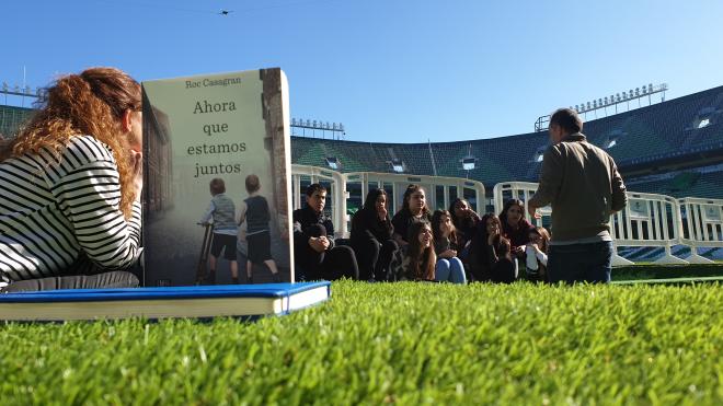 El IES Diamantino disfrutó del acto promovido por la Fundación Real Betis Balompié (Foto: Enrique Manzanares).