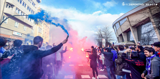 Aficionados del Dépor, en el recibimiento al equipo (Foto: RCD).