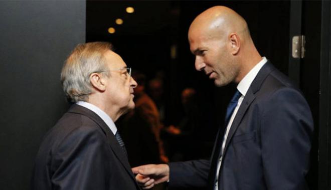 Zidane y Florentino Pérez, durante un acto (Foto: EFE).