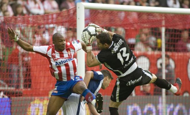 Grégory Arnolin, en su etapa como jugador del Sporting (Foto: EFE).