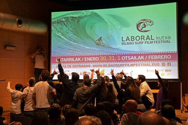 Éxito del I Laboral Kutxa Bilbao Surf Film Festival que se ha celebrado en Bilbao.