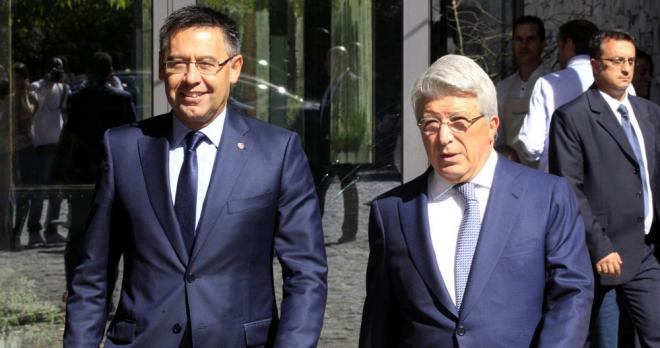 Josep María Bartomeu y Enrique Cerezo, a la salida de una comida entre clubes.