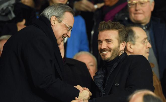 Florentino Pérez y David Beckham, en el palco de un partido.