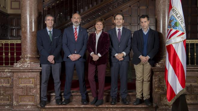 Los cinco miembros de la Comisión para la redacción de la Reforma de Estatutos (Foto: Athletic Club).