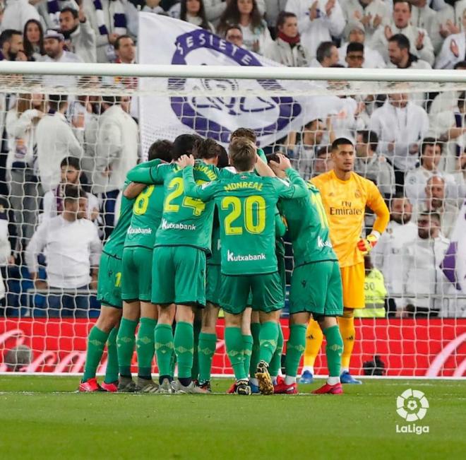 La Real celebra el gol de Odegaard ante el portero del Real Madrid Areola la pasada temporada (Foto: LaLiga).