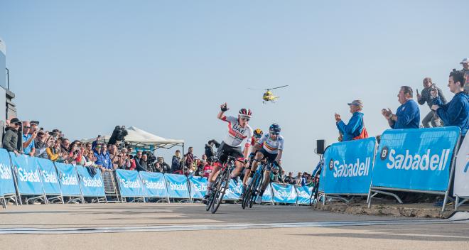 Pogacar gana a Valverde en la segunda etapa de la Vuelta a la Comunidad Valenciana