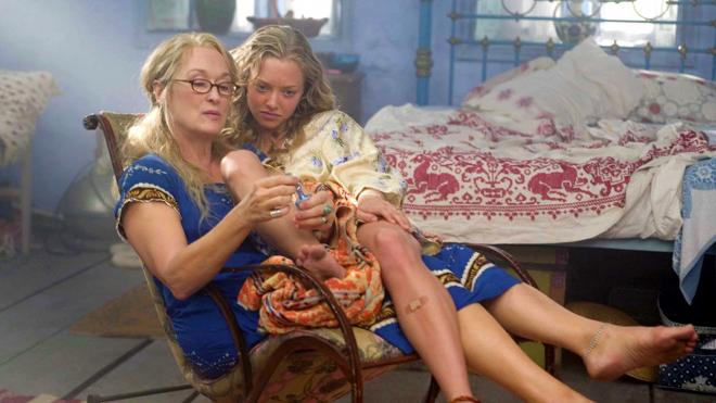 Meryl Streep y Amanda Seyfriend en ¡Mamma Mia! (2008)