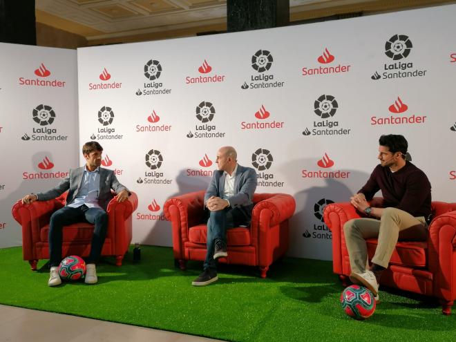 Xabi Prieto y Aitor Ocio debatiendo sobre el partido entre Real Sociedad y Athletic el año pasado (Foto: DMQ).