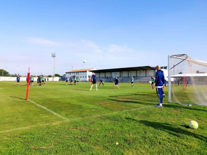 Entrenamiento del Recre en la Ciudad Deportiva. (@recreoficial)