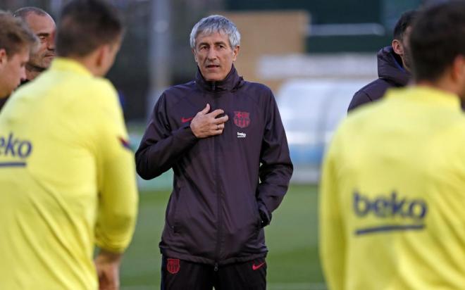 Quique Setién, entrenador del Barça, en un entrenamiento (Foto: FCB).