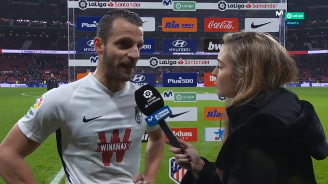 Soldado atiende a los medios tras el Atlético de Madrid-Granada.