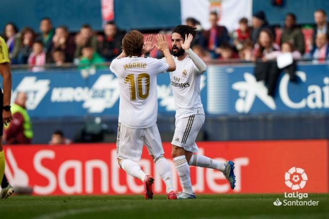 Isco, celebrando su gol con Luka Modric (Foto: LaLiga).