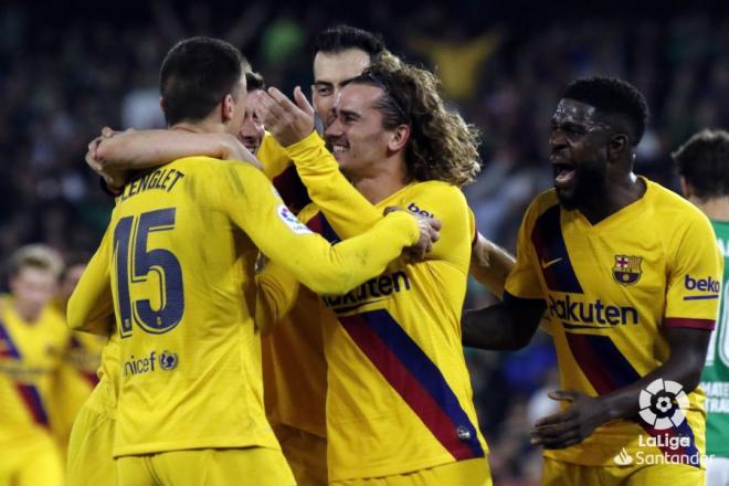 Los jugadores del Barcelona celebran el gol de Lenglet (Foto: LaLiga).