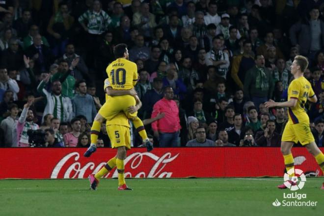 Messi celebra con Busquets el gol del centrocampista (Foto: LaLiga).