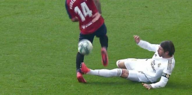 Captura de la acción entre Ramos y Rubén García.