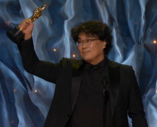 Bong Joon Ho se lleva varias estatuillas de los Oscars a Corea
