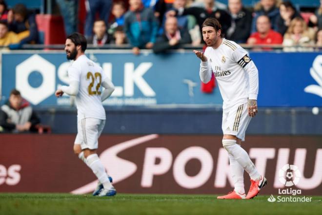 Sergio Ramos celebra su gol en el Osasuna-Real Madrid (Foto: LaLiga Santander).