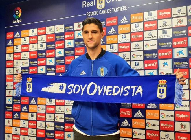 Simone Grippo en la presentación como jugador del oviedo. (Foto: Real Oviedo).