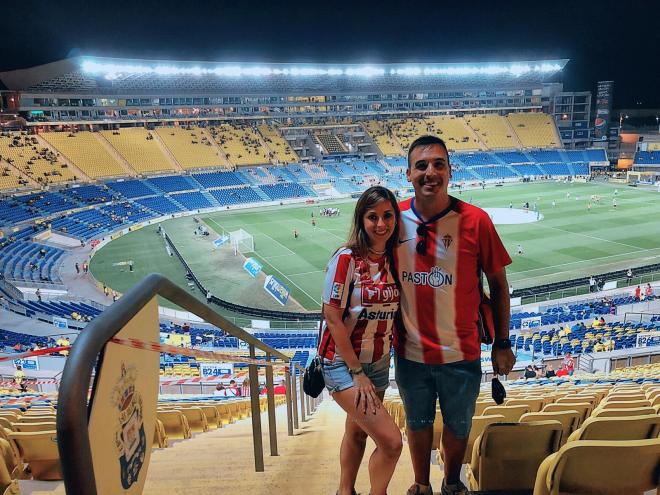 Eloy González junto a su chica, en su visita al estadio Gran Canaria (Foto: Eloy González).